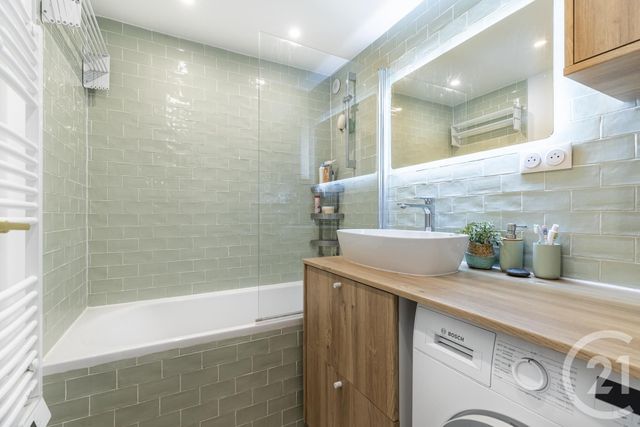 Appartement F3 à vendre - 3 pièces - 56.1 m2 - PARIS - 75011 - ILE-DE-FRANCE - Century 21 Chorus