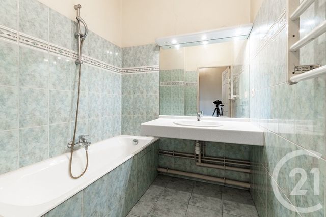 Appartement F3 à vendre - 3 pièces - 72.1 m2 - PARIS - 75012 - ILE-DE-FRANCE - Century 21 Chorus