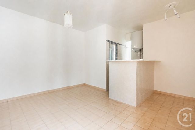 Appartement F2 à vendre - 2 pièces - 35.15 m2 - PARIS - 75011 - ILE-DE-FRANCE - Century 21 Chorus